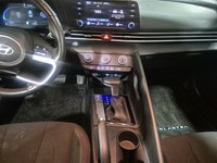 2024 Hyundai Elantra Preferred IVT