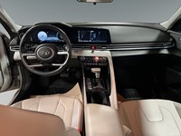 2023 Hyundai Elantra Luxury IVT w/Two-Tone Interior