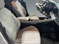 2023 Hyundai Elantra Luxury IVT w/Two-Tone Interior
