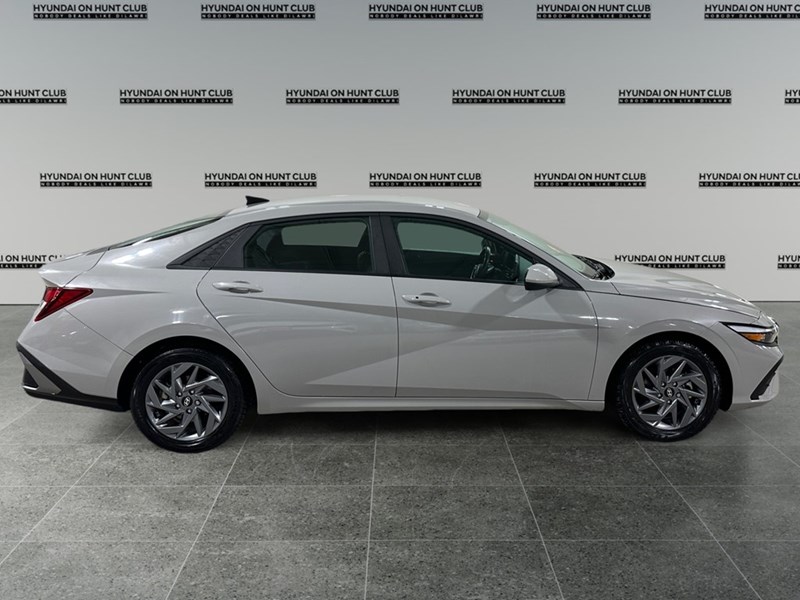 2025 Hyundai Elantra Preferred IVT