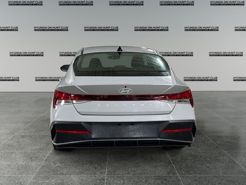 2025 Hyundai Elantra Preferred IVT