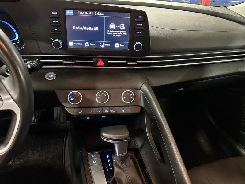 2025 Hyundai Elantra Preferred IVT