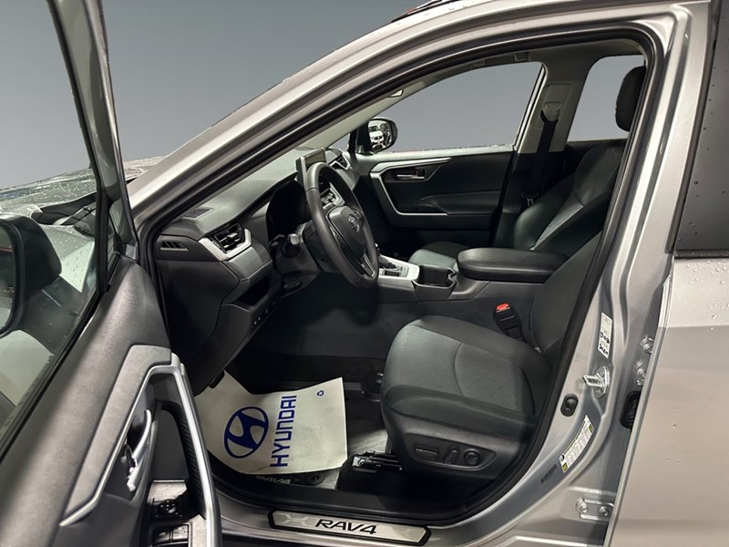 2025 Toyota RAV4 XLE AWD
