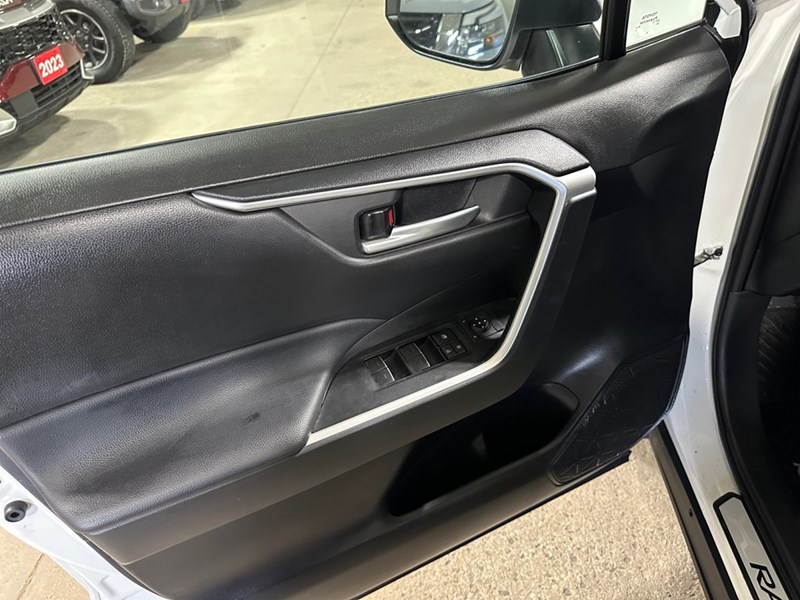 2025 Toyota RAV4 XLE AWD
