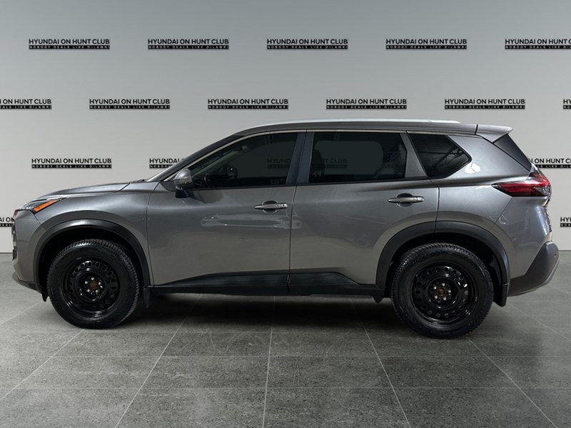 2022 Nissan Rogue AWD SV