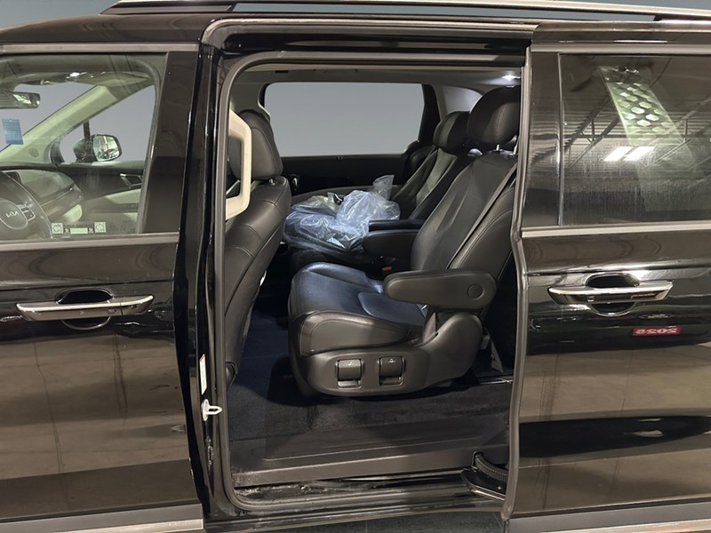 2024 Kia Carnival SX FWD