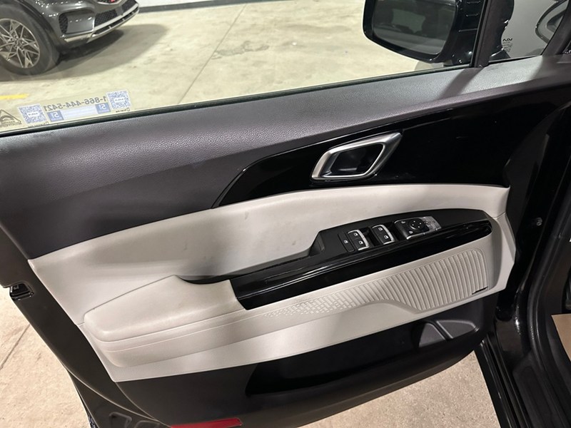 2024 Kia Carnival SX FWD