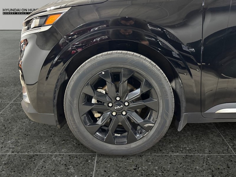 2024 Kia Carnival SX FWD