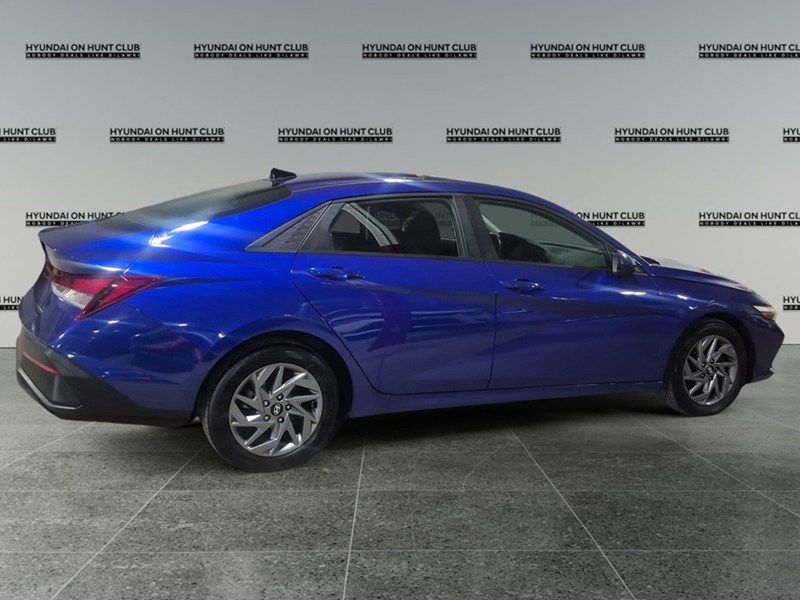 2024 Hyundai Elantra Preferred IVT