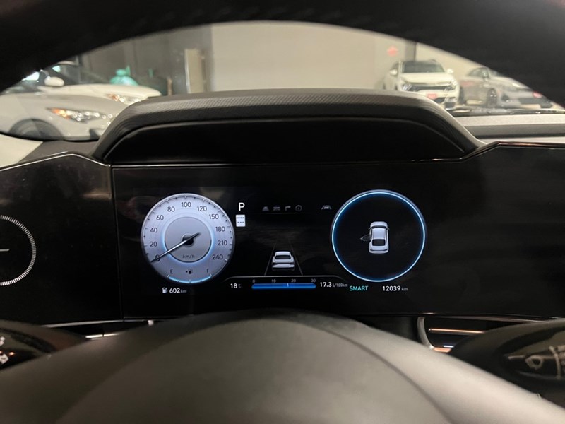 2025 Hyundai Elantra Luxury IVT