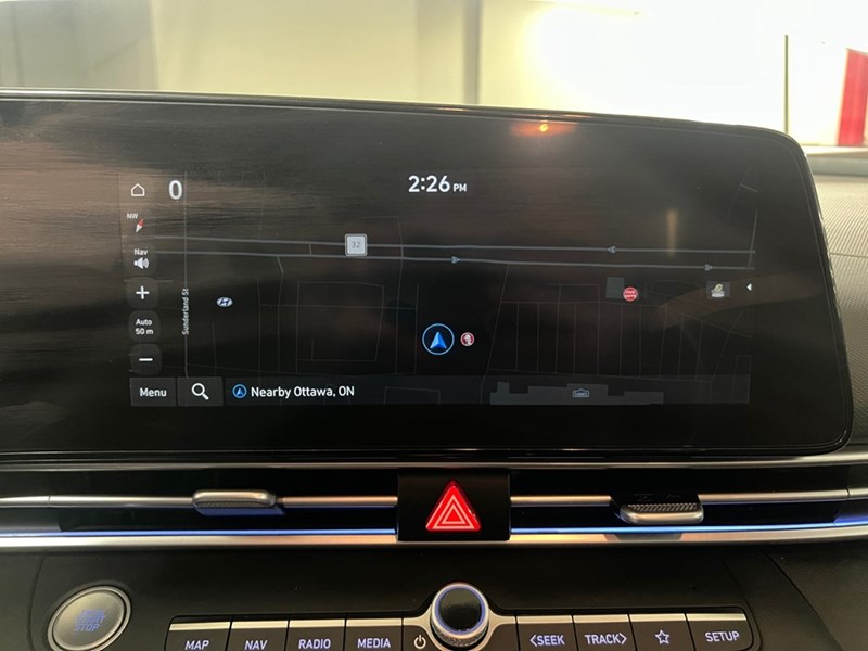 2025 Hyundai Elantra Luxury IVT