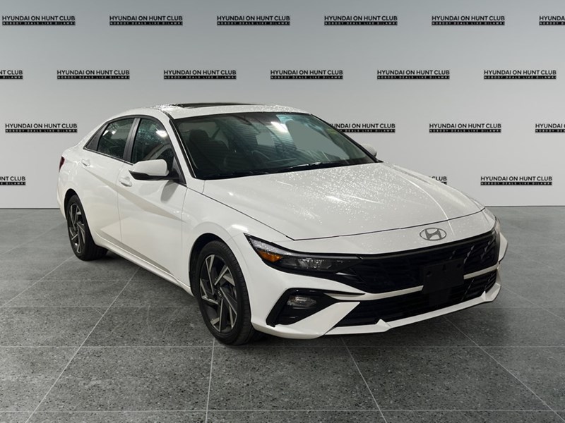 2025 Hyundai Elantra Luxury IVT