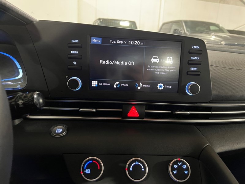 2024 Hyundai Elantra Preferred IVT