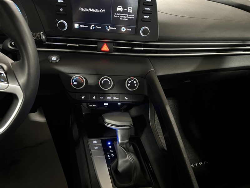 2024 Hyundai Elantra Preferred IVT