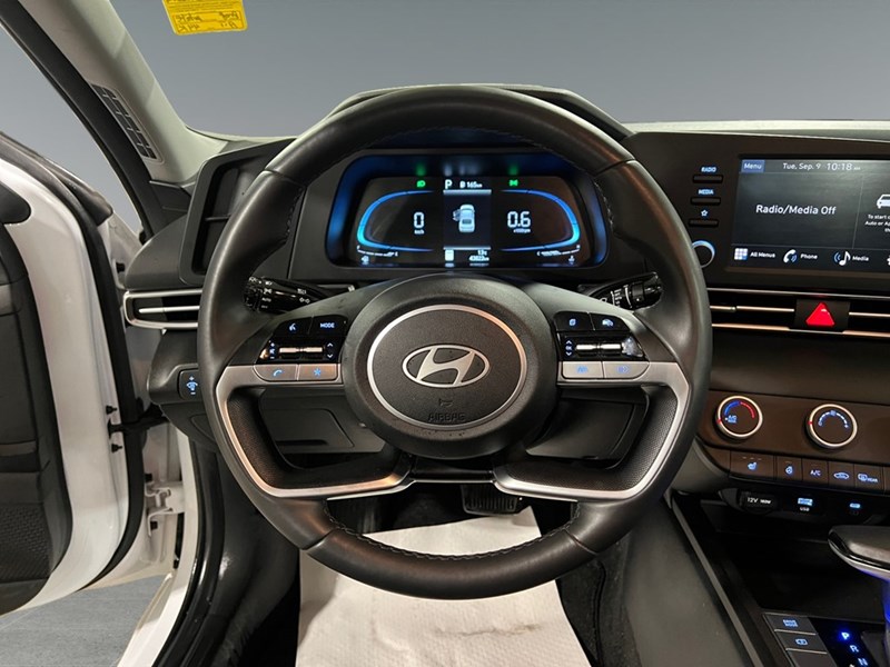2024 Hyundai Elantra Preferred IVT
