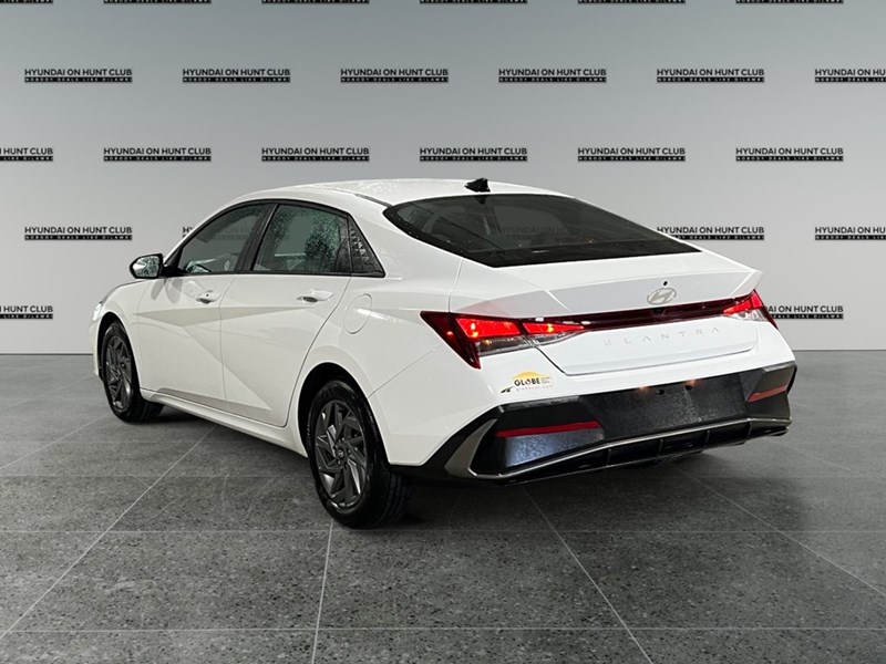 2024 Hyundai Elantra Preferred IVT