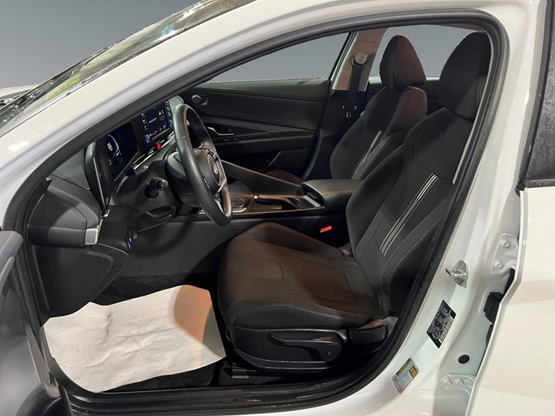 2024 Hyundai Elantra Preferred IVT