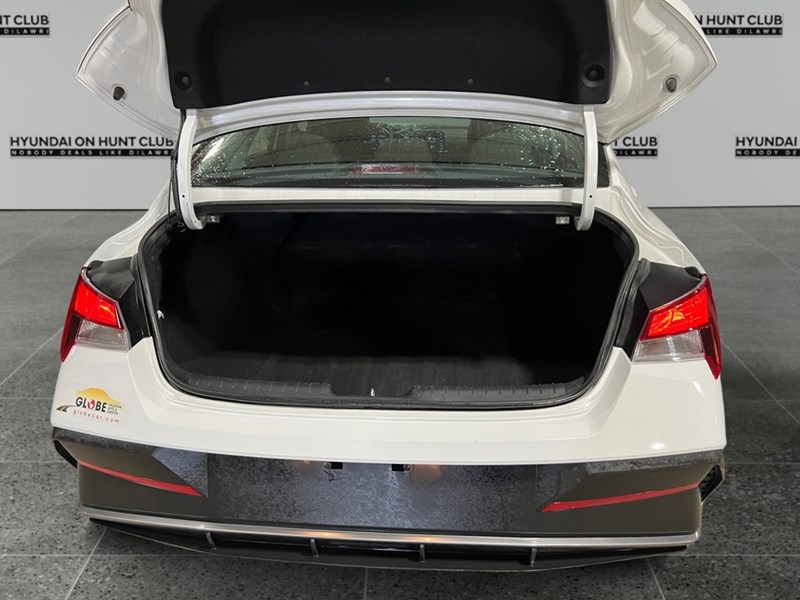 2024 Hyundai Elantra Preferred IVT