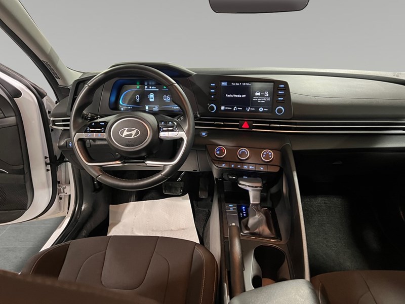 2024 Hyundai Elantra Preferred IVT