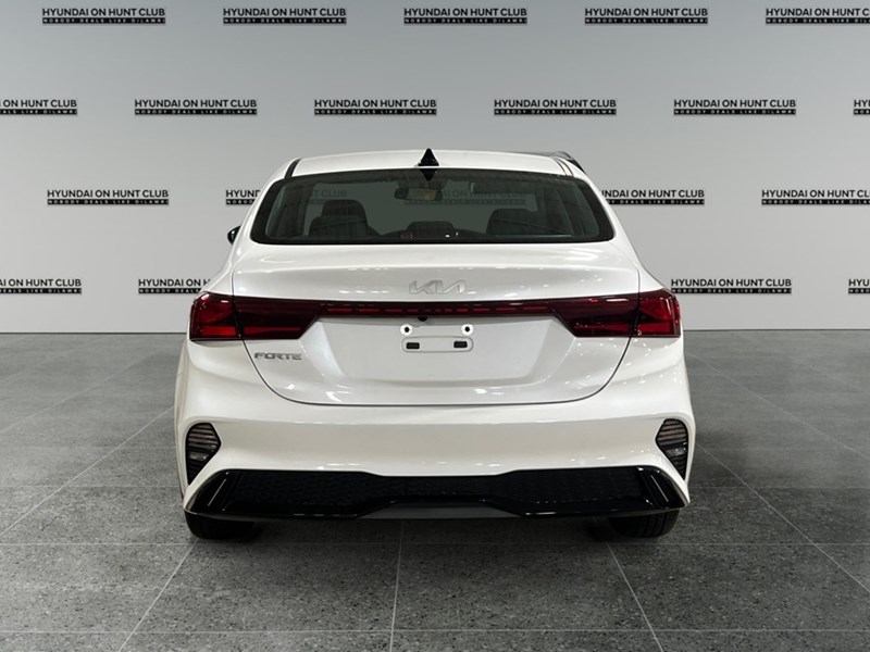 2024 Kia Forte EX IVT