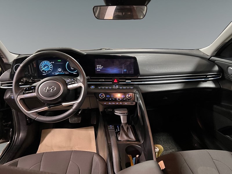 2023 Hyundai Elantra Preferred IVT w/Tech Pkg