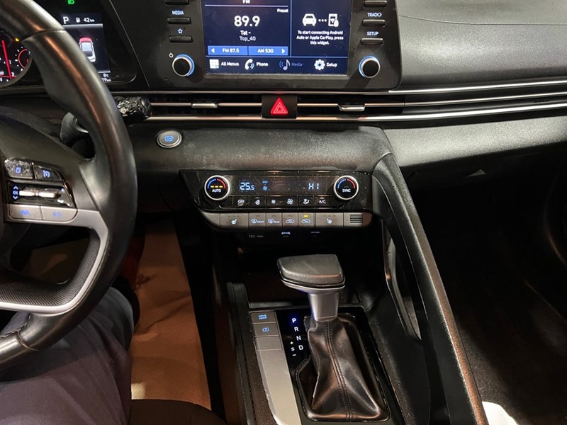 2022 Hyundai Elantra Preferred IVT w/Sun & Tech Package