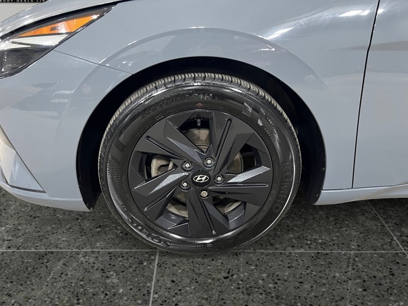 2022 Hyundai Elantra Preferred IVT w/Sun & Tech Package