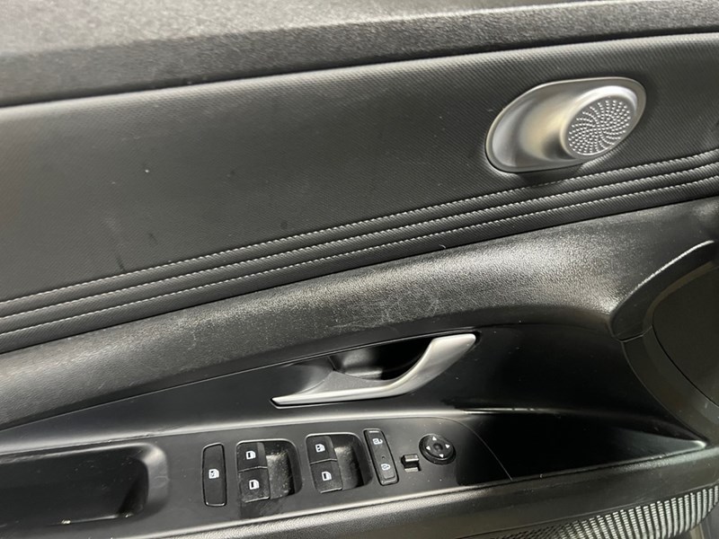 2022 Hyundai Elantra Preferred IVT w/Sun & Tech Package