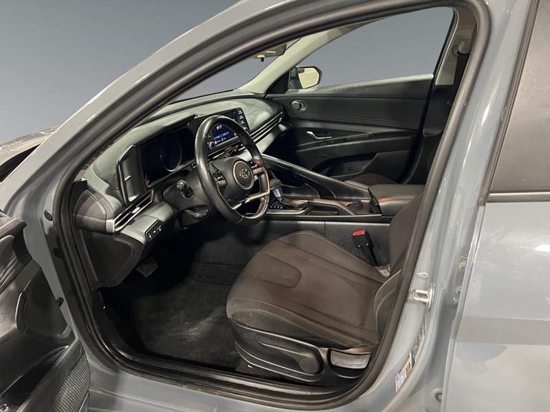 2022 Hyundai Elantra Preferred IVT w/Sun & Tech Package