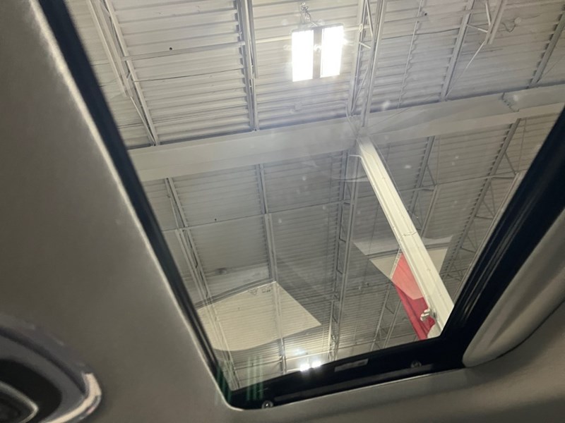 2023 Hyundai Elantra Luxury IVT w/Two-Tone Interior