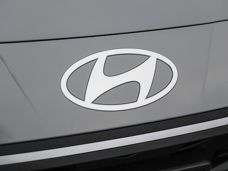 2025 Hyundai Elantra Luxury IVT