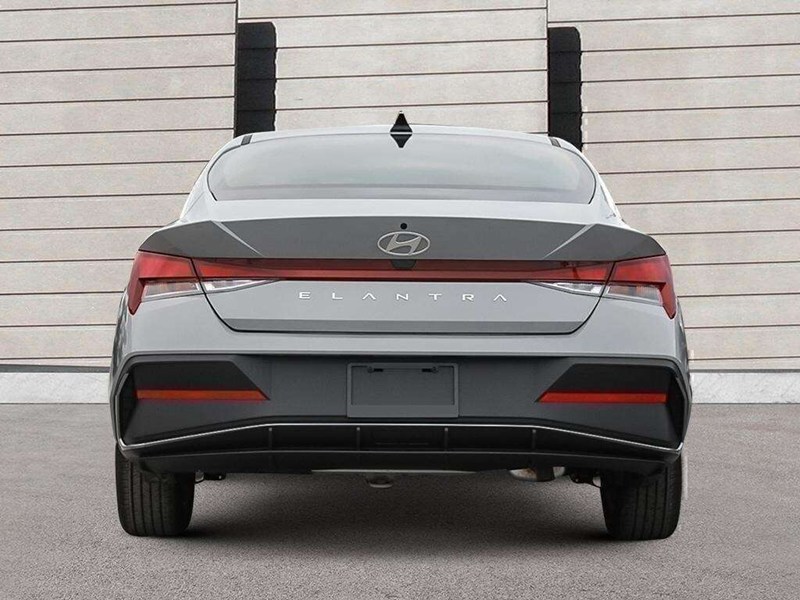 2026 Hyundai Elantra Essential IVT