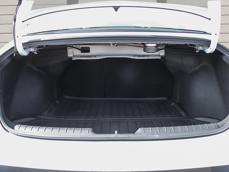 2025 Hyundai Elantra Luxury IVT