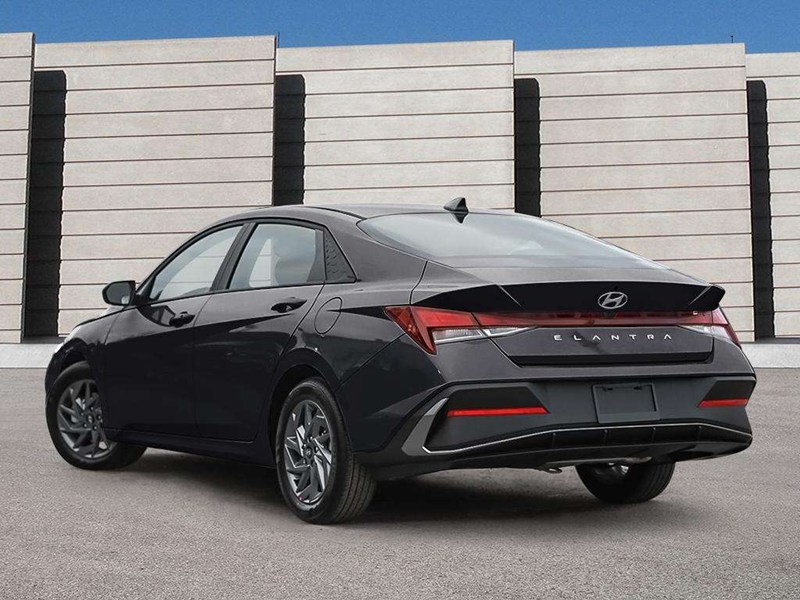 2026 Hyundai Elantra Preferred IVT