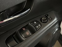 2025 Nissan Kicks Play SV FWD