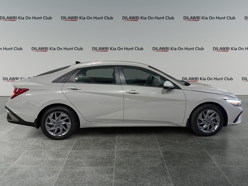 2025 Hyundai Elantra Preferred IVT