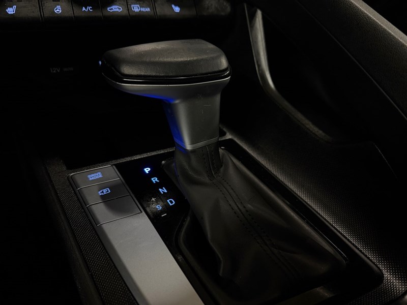 2025 Hyundai Elantra Preferred IVT