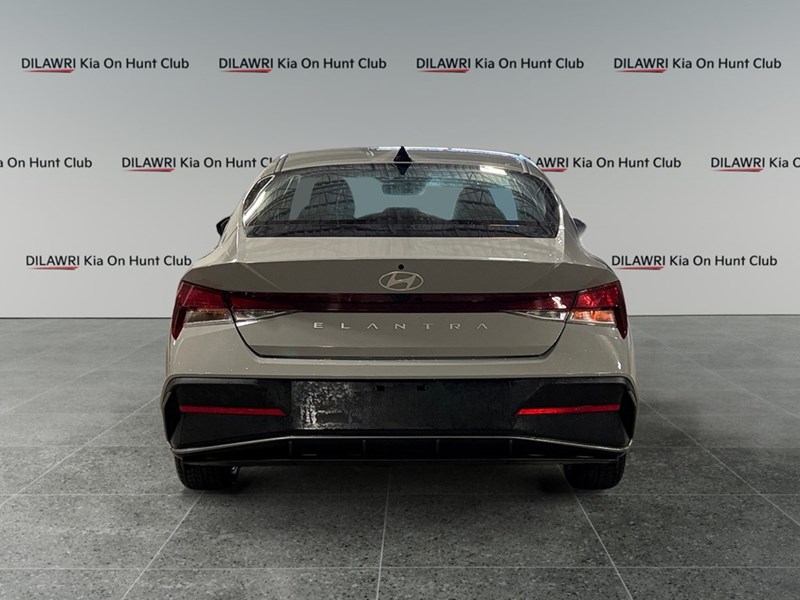 2025 Hyundai Elantra Preferred IVT