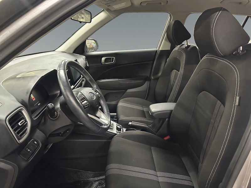 2023 Hyundai Venue Preferred IVT w/Two-Tone
