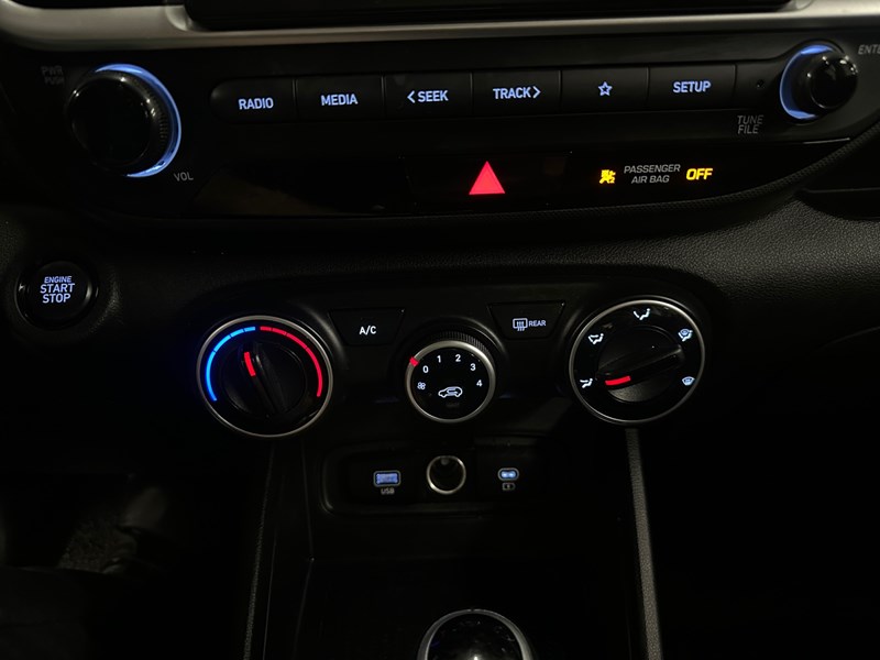 2023 Hyundai Venue Preferred IVT w/Two-Tone