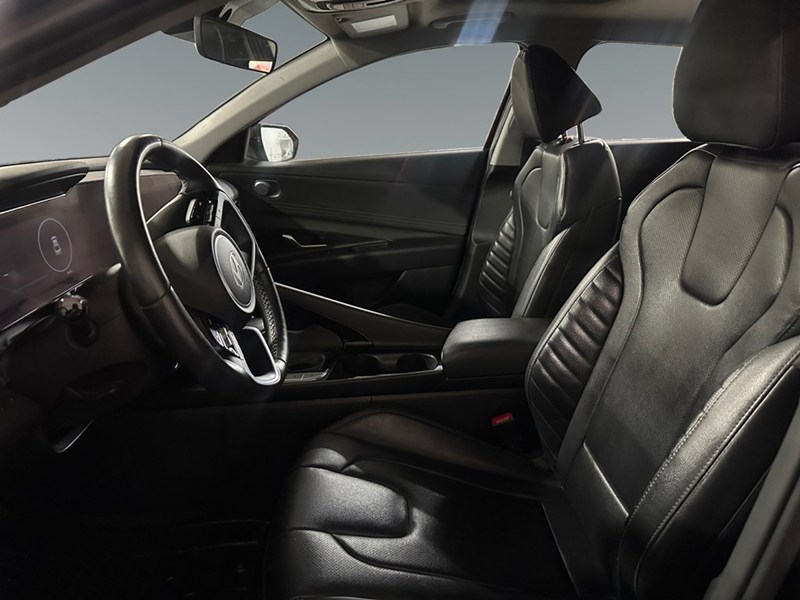 2024 Hyundai Elantra Luxury IVT