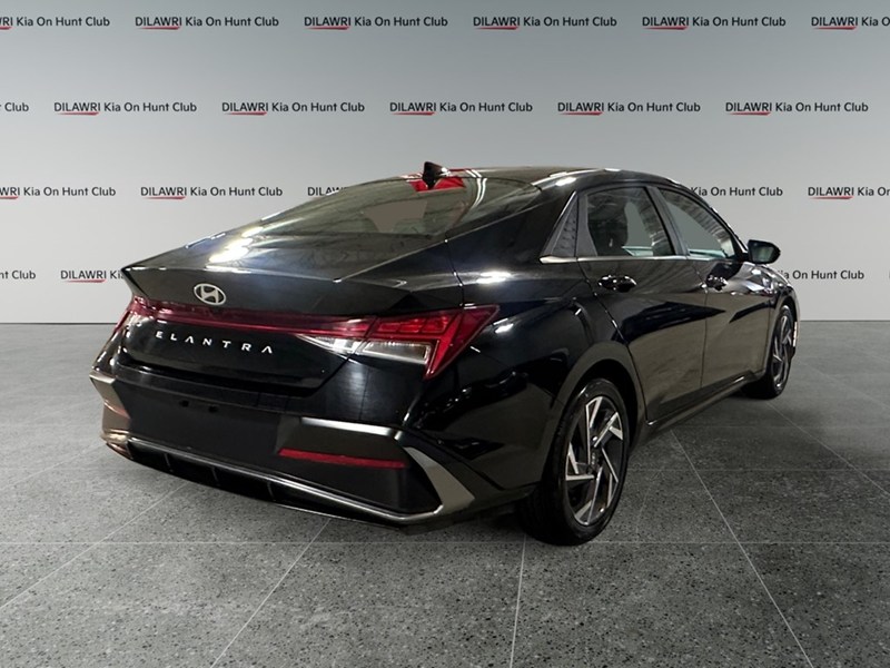 2024 Hyundai Elantra Luxury IVT