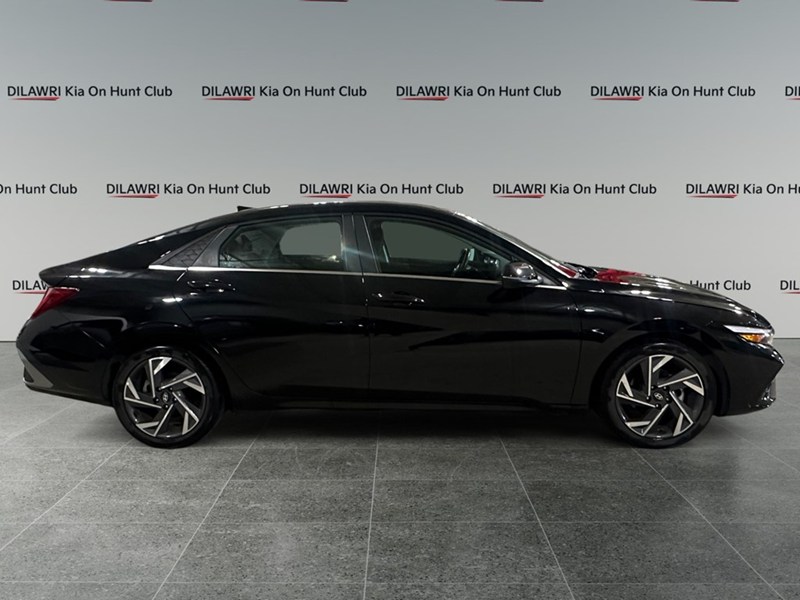 2024 Hyundai Elantra Luxury IVT