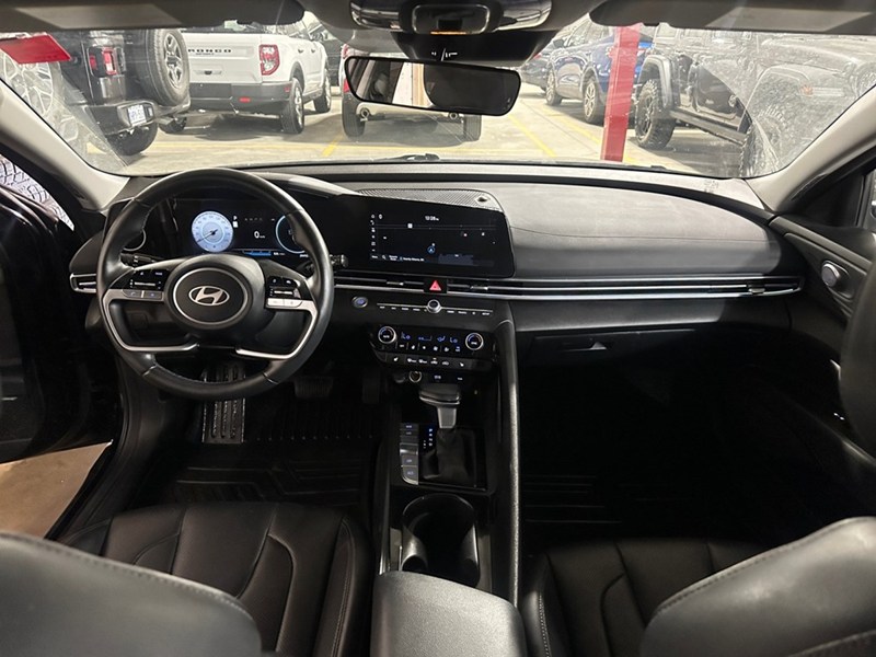 2024 Hyundai Elantra Luxury IVT
