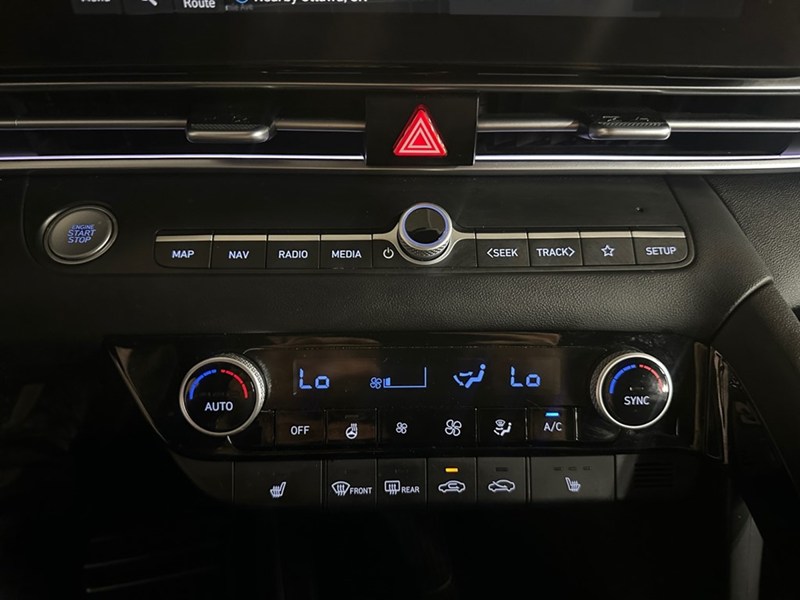 2024 Hyundai Elantra Luxury IVT