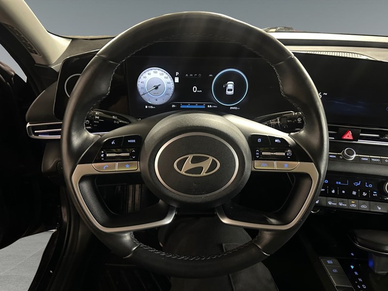 2024 Hyundai Elantra Luxury IVT