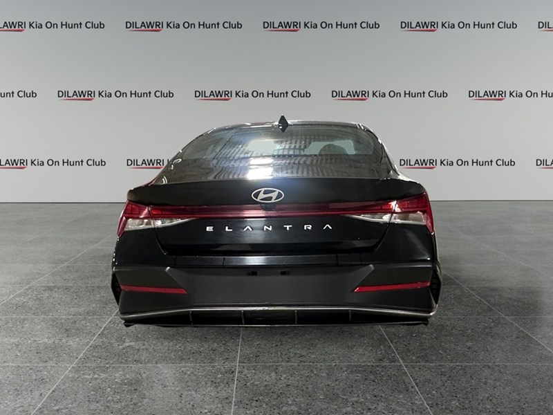 2024 Hyundai Elantra Luxury IVT