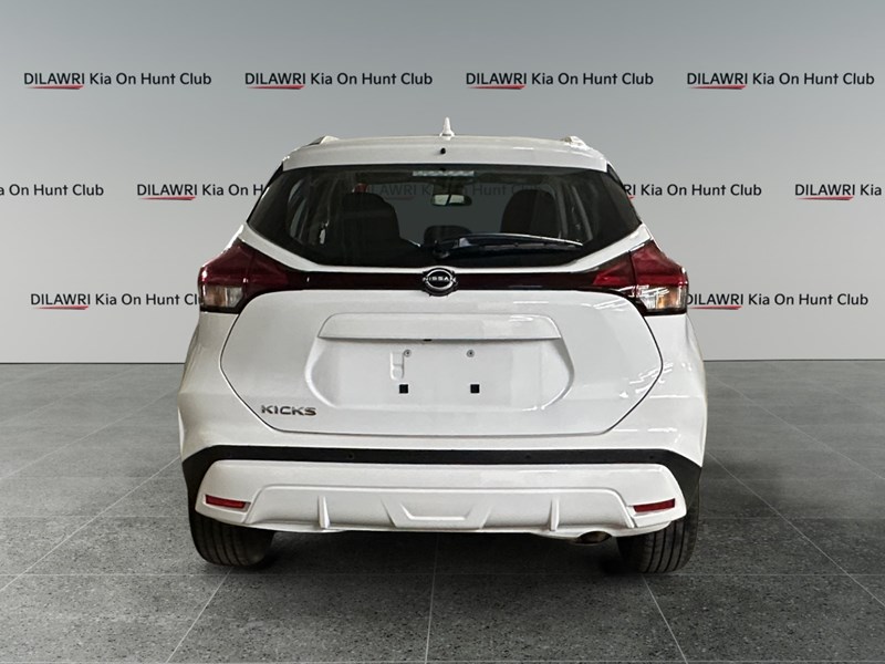 2025 Nissan Kicks Play SV FWD