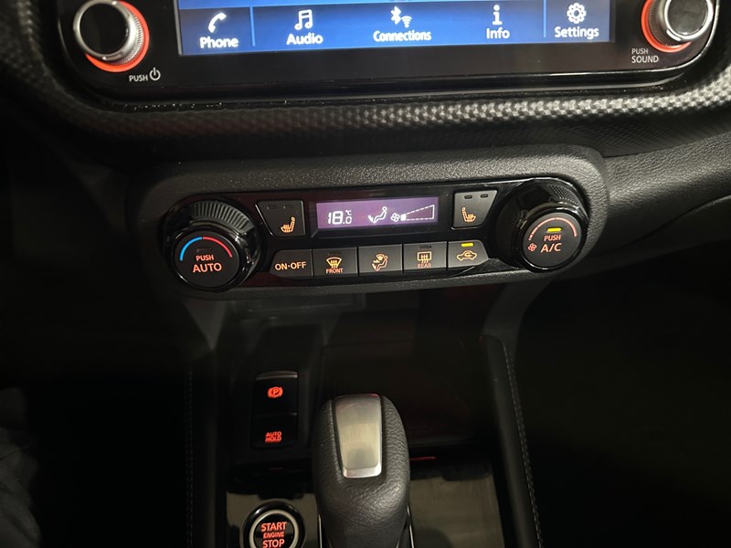 2025 Nissan Kicks Play SV FWD