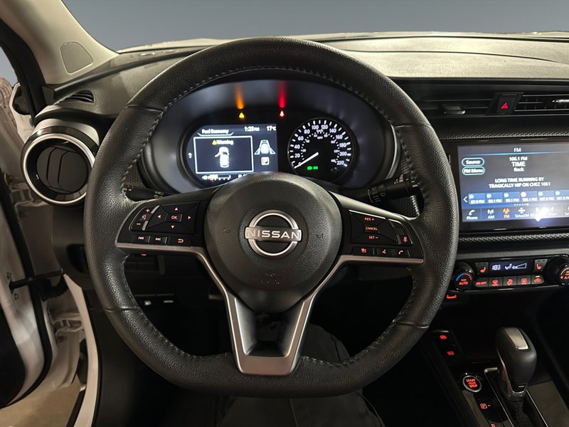 2025 Nissan Kicks Play SV FWD